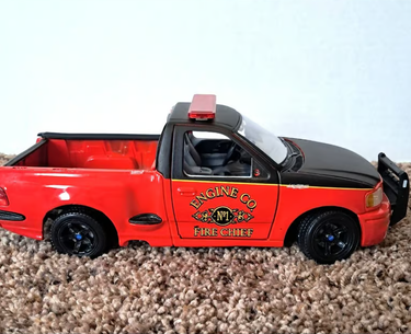 Maisto 1:21 Diecast Ford SVT F-150 Fire Chief Engine Co.